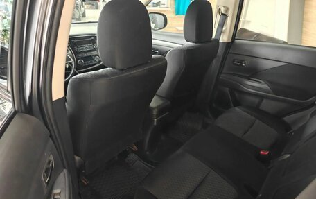 Mitsubishi Outlander III рестайлинг 3, 2013 год, 1 349 000 рублей, 14 фотография