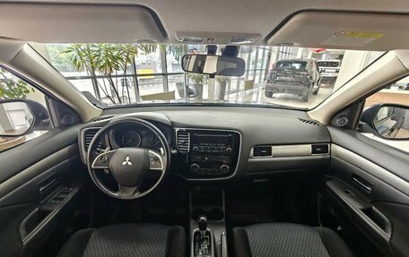 Mitsubishi Outlander III рестайлинг 3, 2013 год, 1 349 000 рублей, 10 фотография