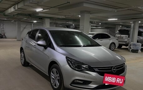 Opel Astra K, 2018 год, 1 350 000 рублей, 3 фотография