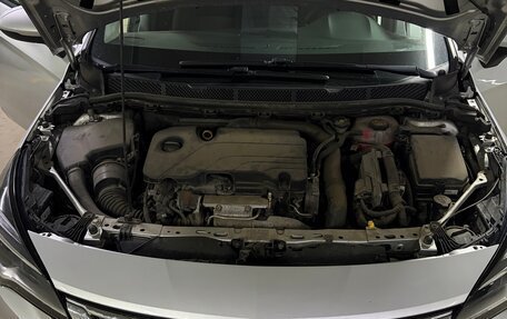 Opel Astra K, 2018 год, 1 350 000 рублей, 15 фотография