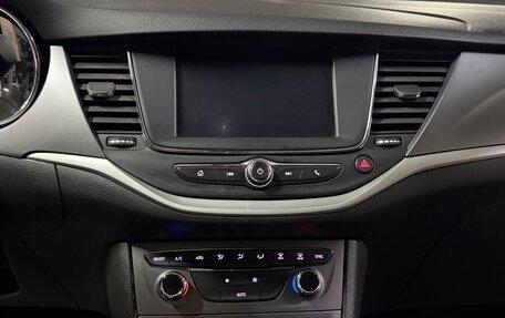 Opel Astra K, 2018 год, 1 350 000 рублей, 13 фотография