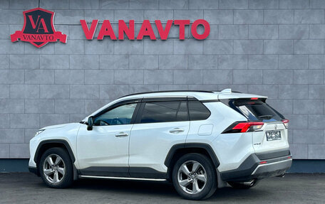 Toyota RAV4, 2020 год, 3 250 000 рублей, 7 фотография