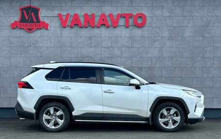 Toyota RAV4, 2020 год, 3 250 000 рублей, 4 фотография