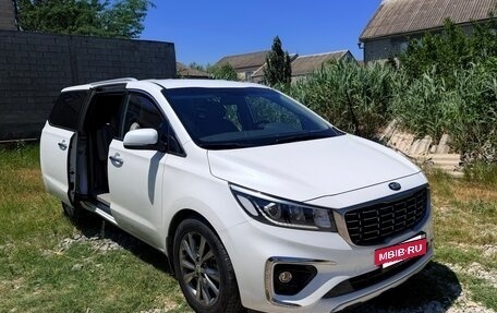 KIA Carnival III, 2019 год, 1 450 000 рублей, 2 фотография