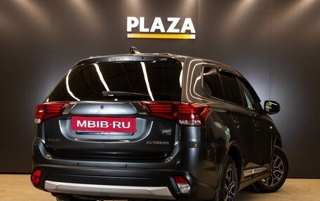 Mitsubishi Outlander III рестайлинг 3, 2018 год, 1 679 000 рублей, 4 фотография