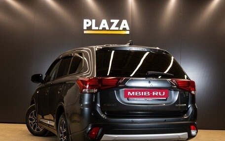Mitsubishi Outlander III рестайлинг 3, 2018 год, 1 679 000 рублей, 3 фотография