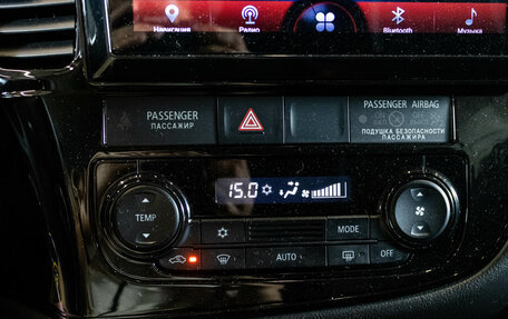 Mitsubishi Outlander III рестайлинг 3, 2018 год, 1 679 000 рублей, 10 фотография