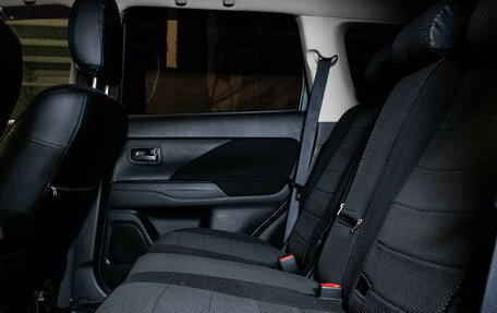 Mitsubishi Outlander III рестайлинг 3, 2018 год, 1 679 000 рублей, 19 фотография