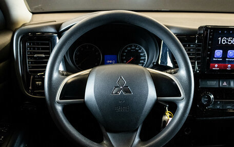 Mitsubishi Outlander III рестайлинг 3, 2018 год, 1 679 000 рублей, 15 фотография