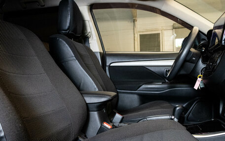 Mitsubishi Outlander III рестайлинг 3, 2018 год, 1 679 000 рублей, 21 фотография