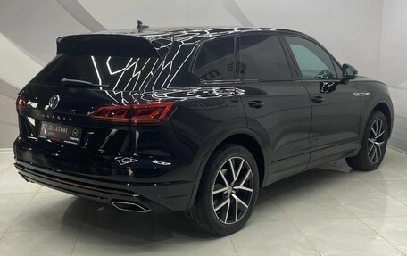 Volkswagen Touareg III, 2019 год, 4 850 000 рублей, 7 фотография