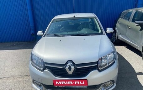 Renault Logan II, 2015 год, 815 000 рублей, 1 фотография