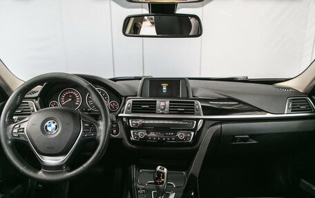 BMW 3 серия, 2017 год, 1 880 000 рублей, 13 фотография