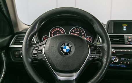 BMW 3 серия, 2017 год, 1 880 000 рублей, 14 фотография