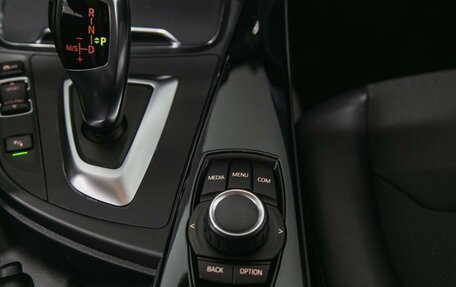 BMW 3 серия, 2017 год, 1 880 000 рублей, 16 фотография