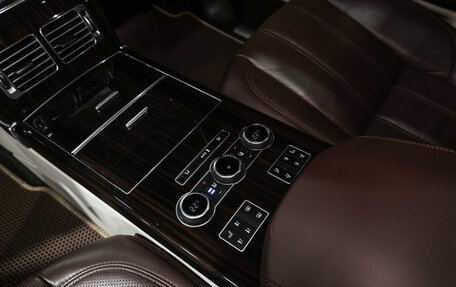 Land Rover Range Rover IV рестайлинг, 2015 год, 4 990 000 рублей, 29 фотография
