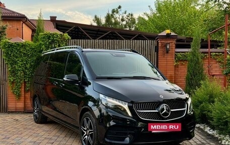 Mercedes-Benz V-Класс, 2023 год, 7 950 000 рублей, 2 фотография