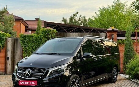 Mercedes-Benz V-Класс, 2023 год, 7 950 000 рублей, 4 фотография
