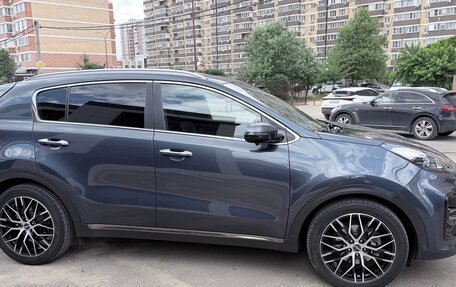 KIA Sportage IV рестайлинг, 2018 год, 2 400 000 рублей, 4 фотография