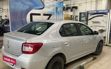 Renault Logan II, 2015 год, 815 000 рублей, 2 фотография