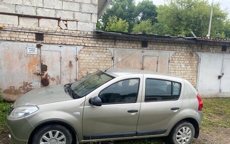 Renault Sandero I, 2011 год, 700 000 рублей, 2 фотография