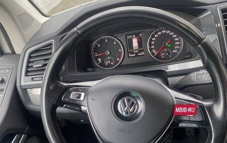 Volkswagen Multivan T6 рестайлинг, 2019 год, 4 300 000 рублей, 7 фотография