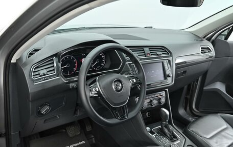 Volkswagen Tiguan II, 2016 год, 1 999 000 рублей, 4 фотография