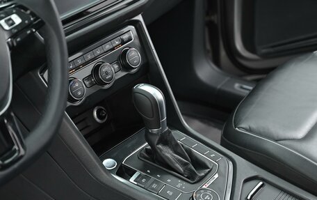Volkswagen Tiguan II, 2016 год, 1 999 000 рублей, 7 фотография