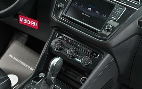 Volkswagen Tiguan II, 2016 год, 1 999 000 рублей, 8 фотография
