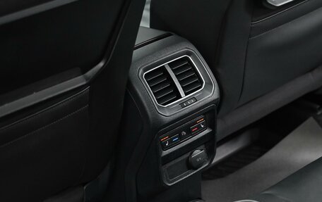 Volkswagen Tiguan II, 2016 год, 1 999 000 рублей, 12 фотография