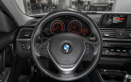 BMW 3 серия, 2017 год, 1 980 000 рублей, 10 фотография