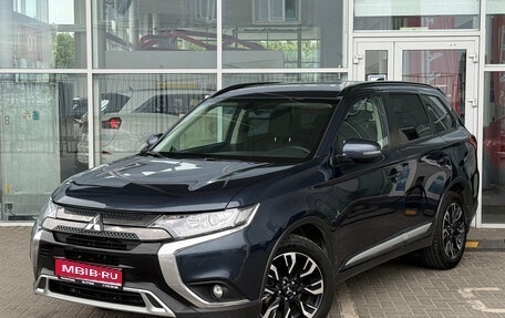 Mitsubishi Outlander III рестайлинг 3, 2021 год, 2 349 000 рублей, 1 фотография