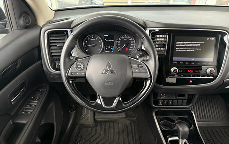 Mitsubishi Outlander III рестайлинг 3, 2021 год, 2 349 000 рублей, 6 фотография