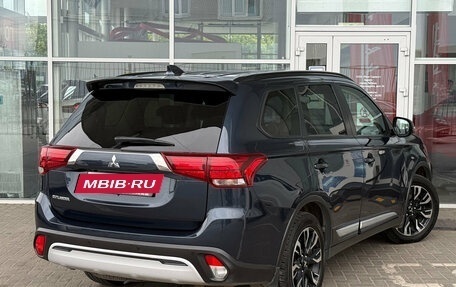 Mitsubishi Outlander III рестайлинг 3, 2021 год, 2 349 000 рублей, 2 фотография