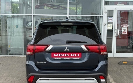 Mitsubishi Outlander III рестайлинг 3, 2021 год, 2 349 000 рублей, 4 фотография