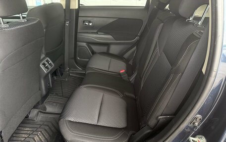 Mitsubishi Outlander III рестайлинг 3, 2021 год, 2 349 000 рублей, 10 фотография