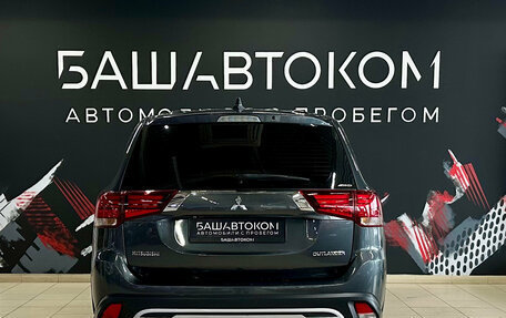 Mitsubishi Outlander III рестайлинг 3, 2019 год, 2 200 000 рублей, 5 фотография