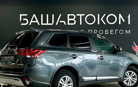Mitsubishi Outlander III рестайлинг 3, 2019 год, 2 200 000 рублей, 4 фотография