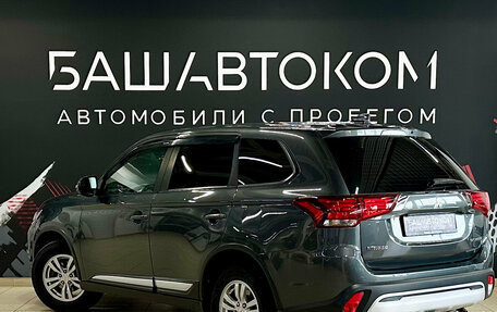 Mitsubishi Outlander III рестайлинг 3, 2019 год, 2 200 000 рублей, 6 фотография