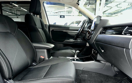 Mitsubishi Outlander III рестайлинг 3, 2019 год, 2 200 000 рублей, 9 фотография