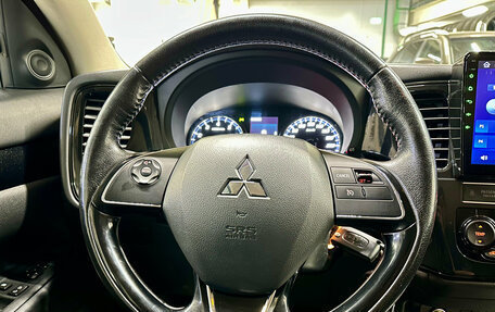 Mitsubishi Outlander III рестайлинг 3, 2019 год, 2 200 000 рублей, 15 фотография