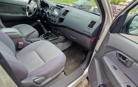 Toyota Hilux VII, 2013 год, 1 940 000 рублей, 18 фотография