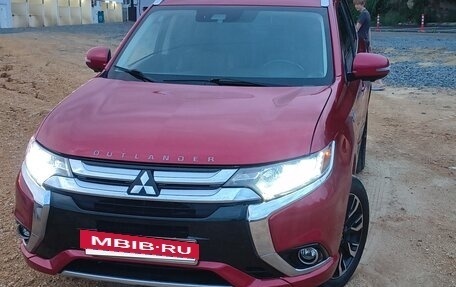 Mitsubishi Outlander III рестайлинг 3, 2018 год, 2 250 000 рублей, 3 фотография