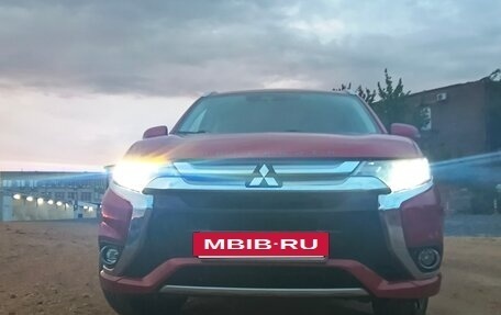 Mitsubishi Outlander III рестайлинг 3, 2018 год, 2 250 000 рублей, 6 фотография