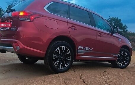 Mitsubishi Outlander III рестайлинг 3, 2018 год, 2 250 000 рублей, 5 фотография