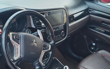 Mitsubishi Outlander III рестайлинг 3, 2018 год, 2 250 000 рублей, 19 фотография