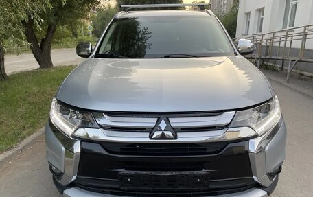 Mitsubishi Outlander III рестайлинг 3, 2015 год, 1 950 000 рублей, 9 фотография