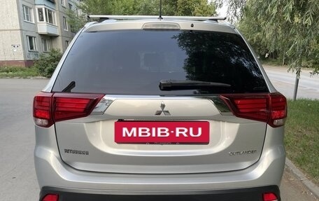 Mitsubishi Outlander III рестайлинг 3, 2015 год, 1 950 000 рублей, 8 фотография