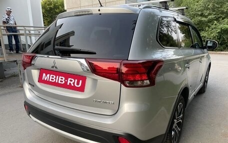 Mitsubishi Outlander III рестайлинг 3, 2015 год, 1 950 000 рублей, 3 фотография