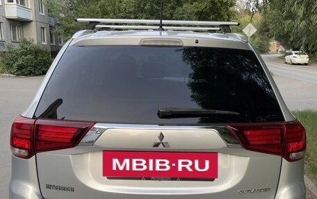 Mitsubishi Outlander III рестайлинг 3, 2015 год, 1 950 000 рублей, 4 фотография